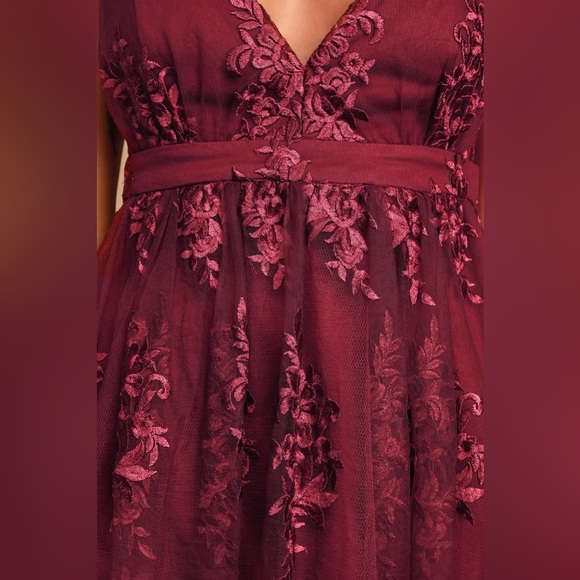 💕 Lulu’s💕 A Love To Remember Wine Red Lace Backless Skater Dress - Picture 3 of 9
